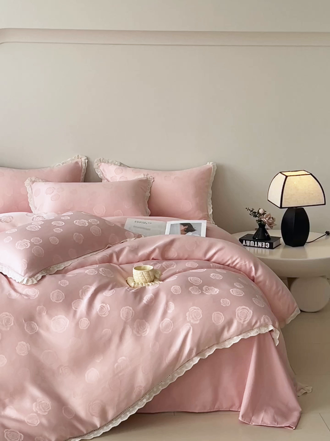 91家纺网 家纺一手货源 找家纺 （总）大麦乐田 2026春夏新款贡缎提花花边双拼四件套