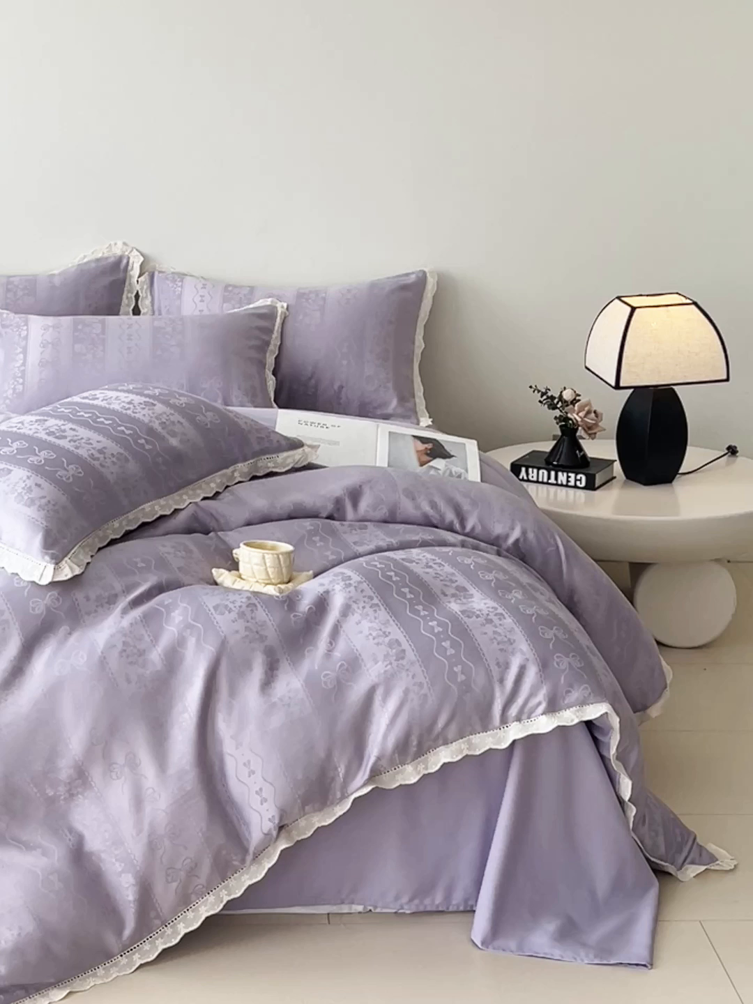 91家纺网 家纺一手货源 找家纺 大麦乐田 2026春夏新款贡缎提花花边双拼四件套 恬梦 初恋紫