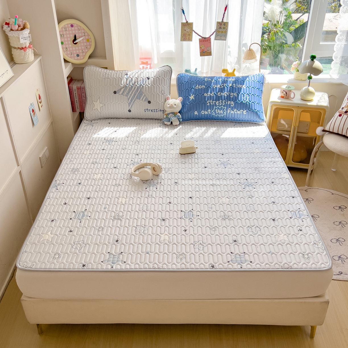 91家纺网 家纺一手货源 找家纺 摩妮卡 2026新款数码大版小清新乳胶凉席床席款三件套-场景二 睡眠时光