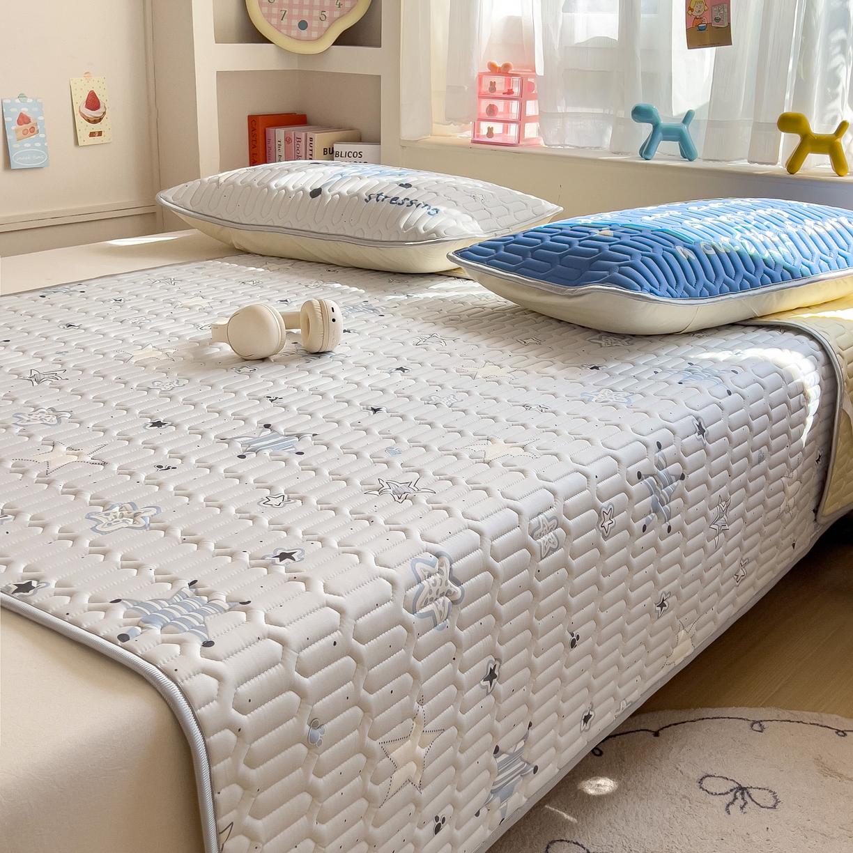 91家纺网 家纺一手货源 找家纺 摩妮卡 2026新款数码大版小清新乳胶凉席床席款三件套-场景二 睡眠时光