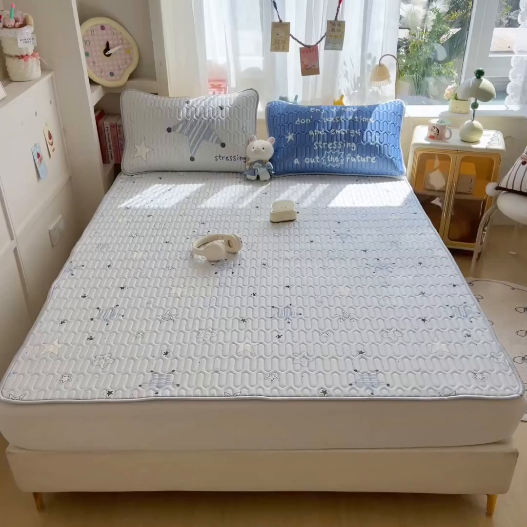 91家纺网 家纺一手货源 找家纺 摩妮卡 2026新款数码大版小清新乳胶凉席床席款三件套-场景二 睡眠时光