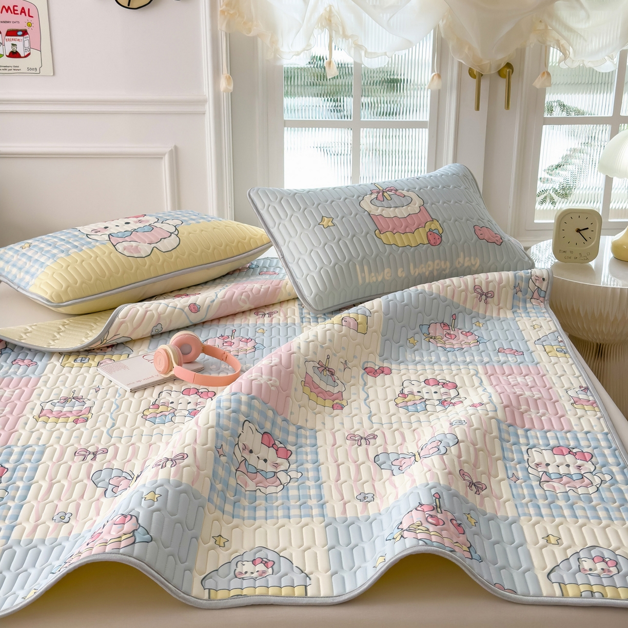 91家纺网 家纺一手货源 找家纺 摩妮卡 2026新款数码大版小清新乳胶凉席床席款三件套-场景二 甜蜜邂逅