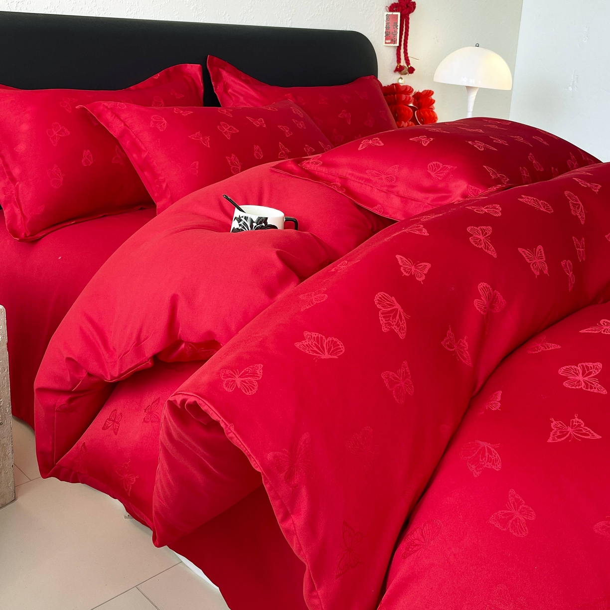 91家纺网 家纺一手货源 找家纺 大麦乐田 2026春夏新款贡缎提花大红四件套 蝴蝶   