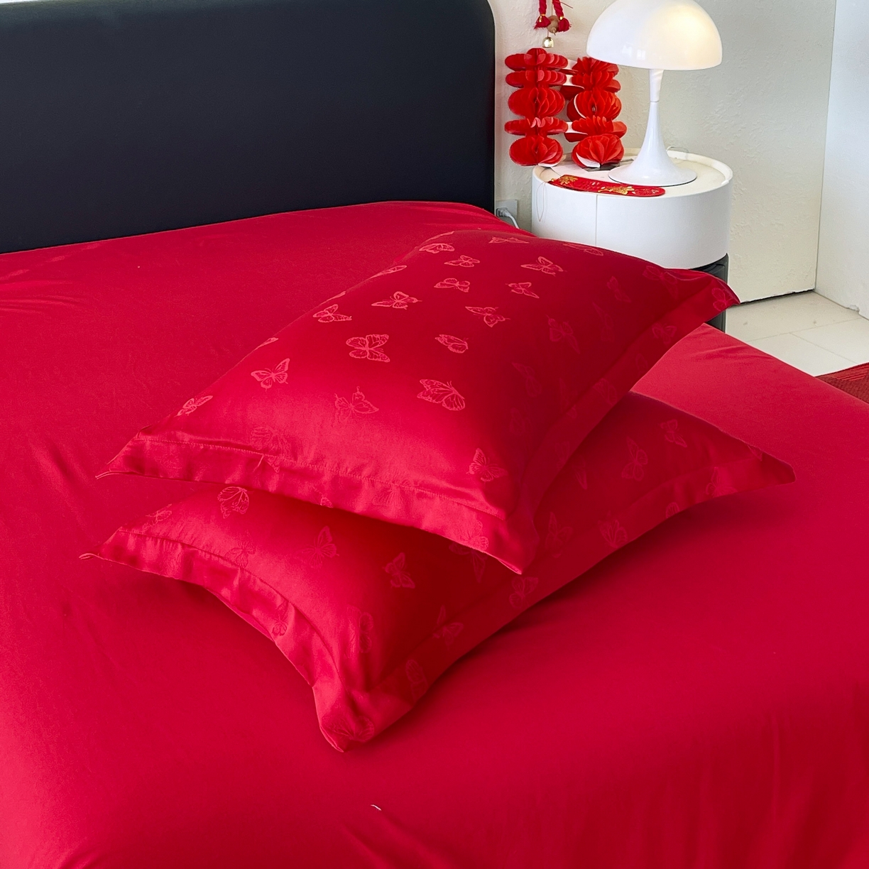 91家纺网 家纺一手货源 找家纺 大麦乐田 2026春夏新款贡缎提花大红四件套 蝴蝶   