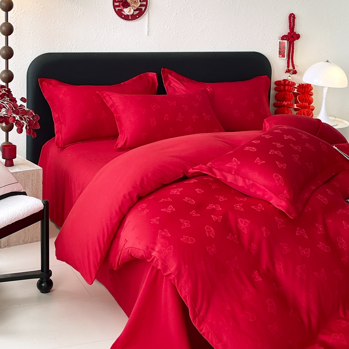 91家纺网 家纺一手货源 找家纺 大麦乐田 2026春夏新款贡缎提花大红四件套 蝴蝶   