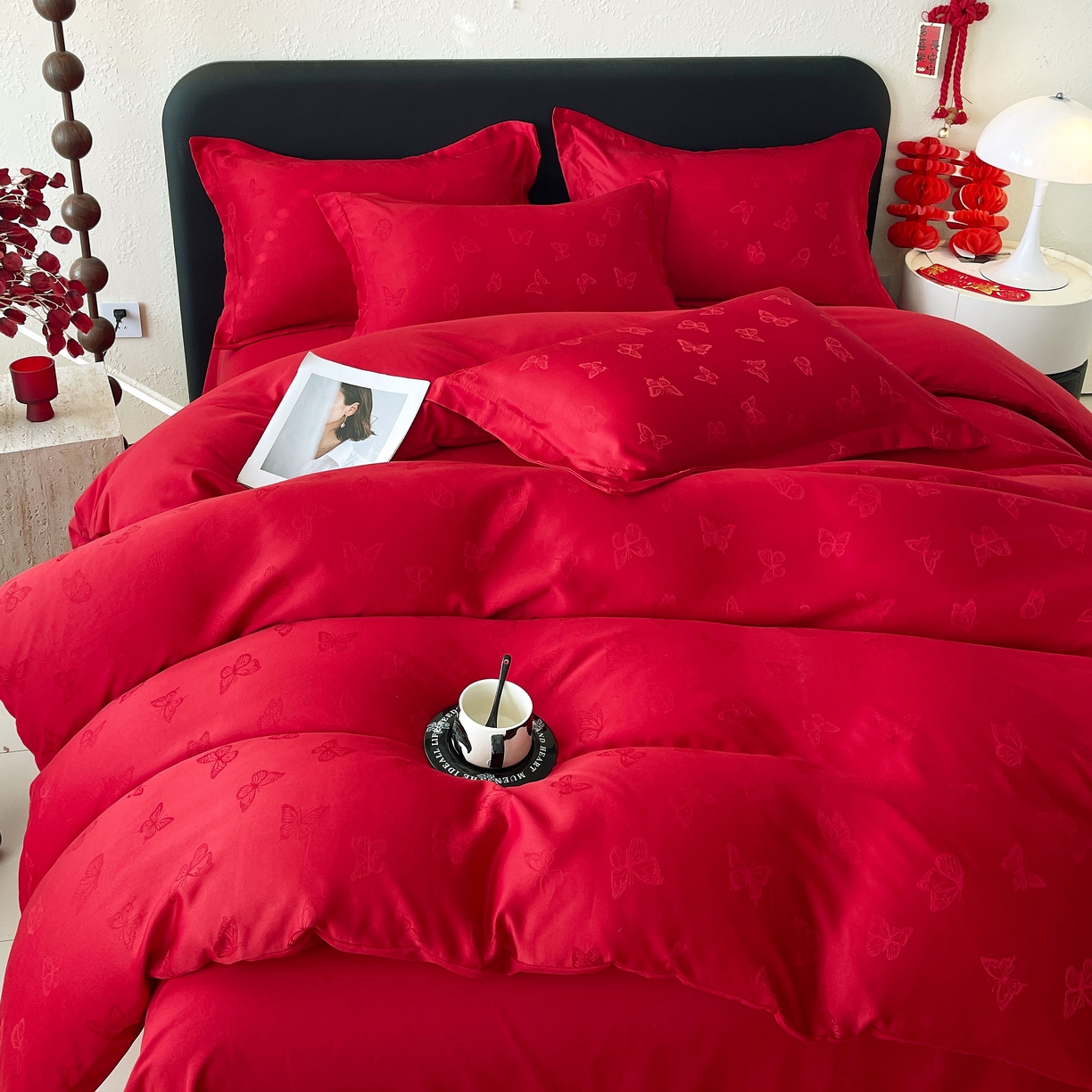 91家纺网 家纺一手货源 找家纺 大麦乐田 2026春夏新款贡缎提花大红四件套 蝴蝶   