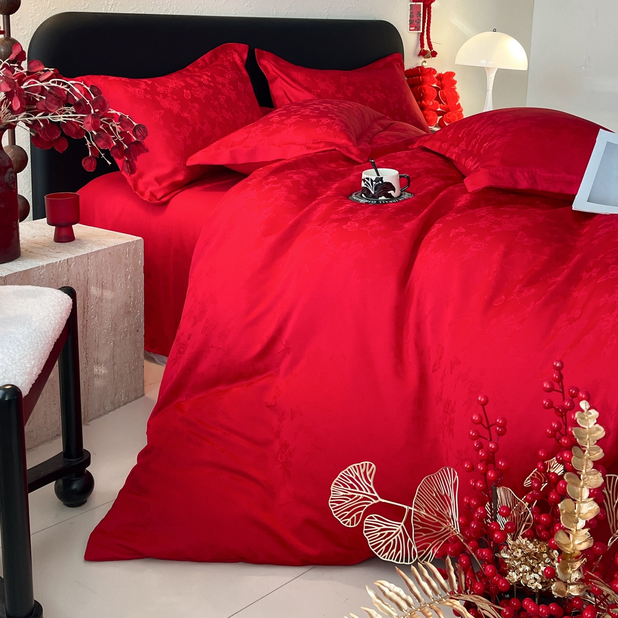 91家纺网 家纺一手货源 找家纺 大麦乐田 2026春夏新款贡缎提花大红四件套 爱草