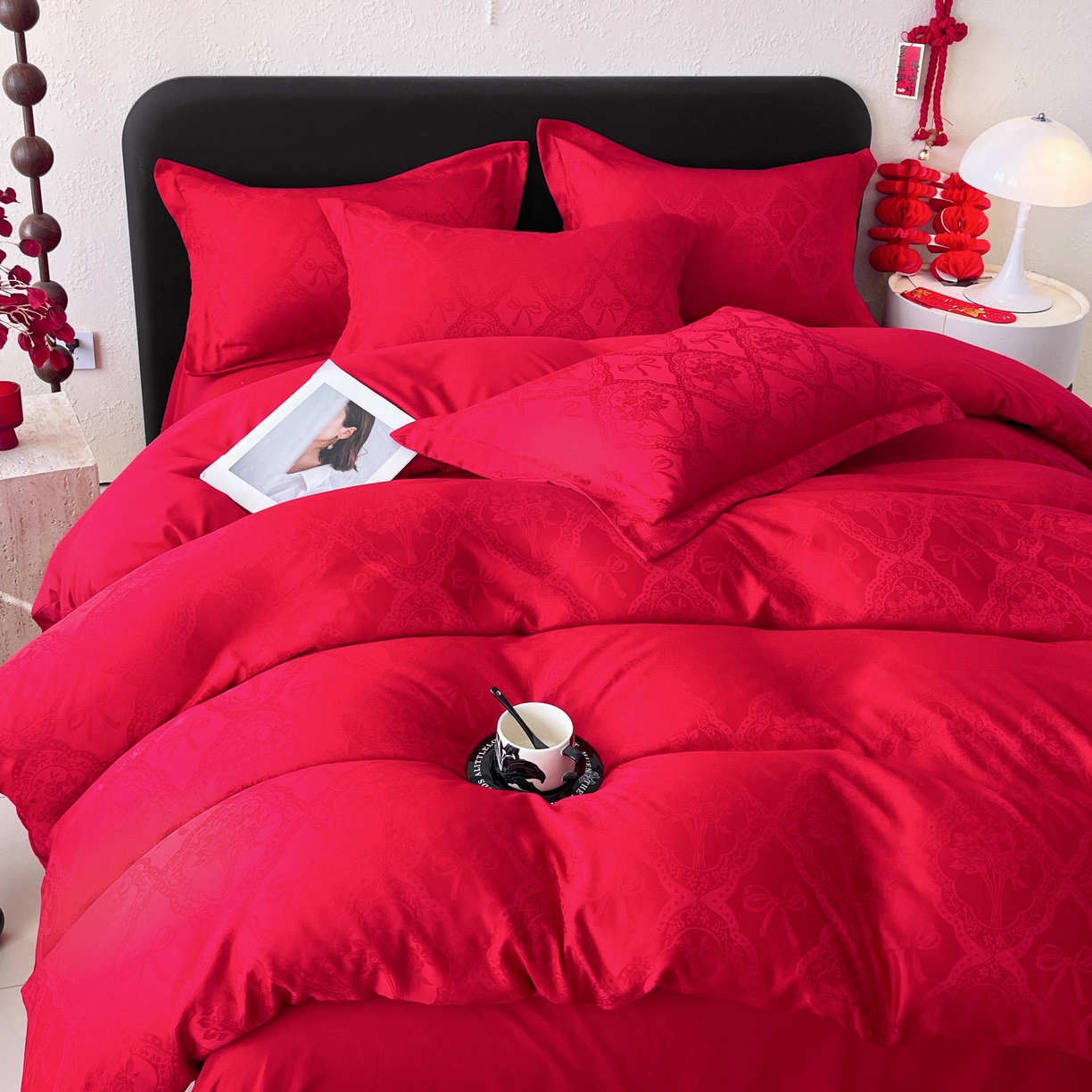 91家纺网 家纺一手货源 找家纺 大麦乐田 2026春夏新款贡缎提花大红四件套 艾利丝