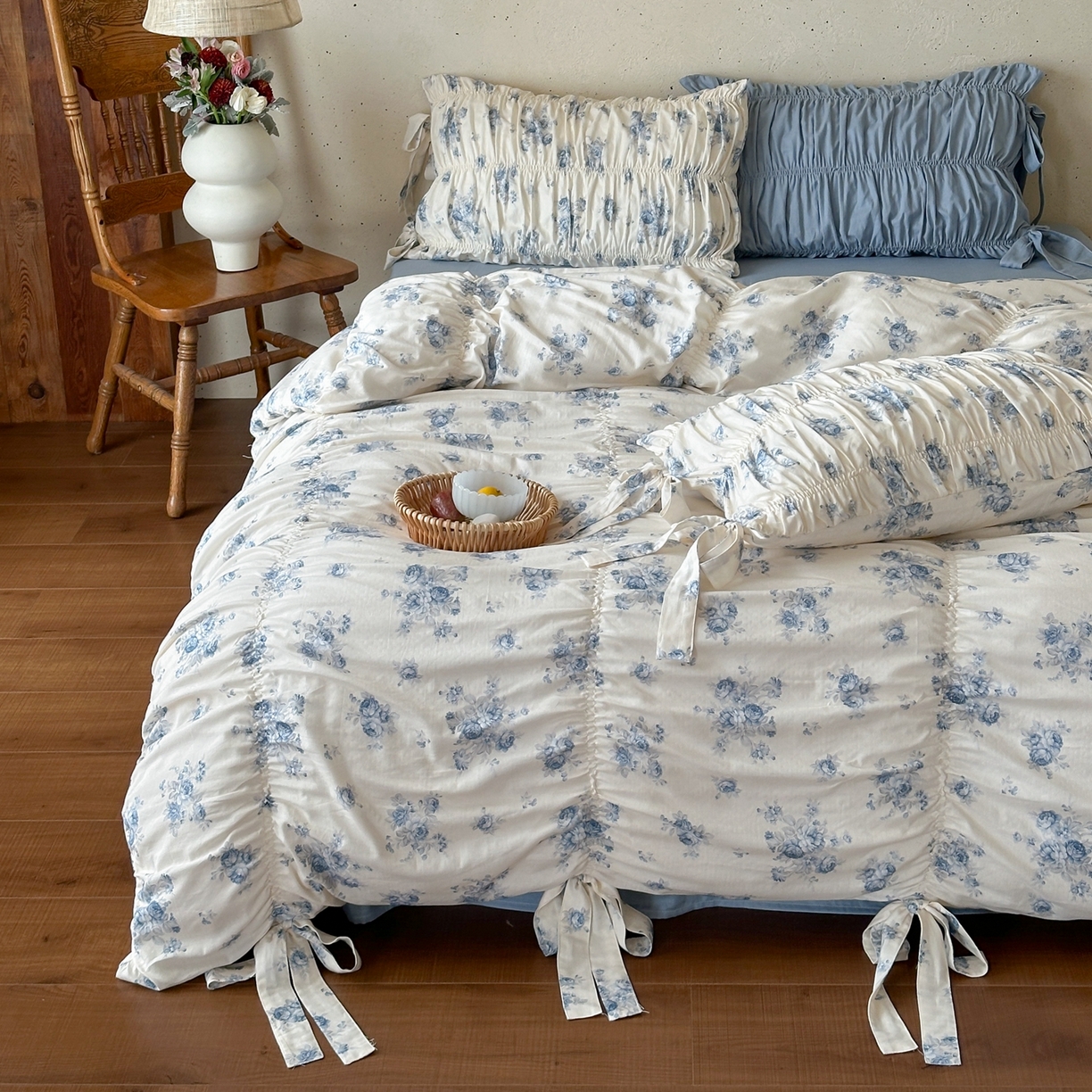 91家纺网 家纺一手货源 找家纺 觅糖家纺 2026春夏新款全棉纯棉法式轻奶油系列四件套 花韵蓝