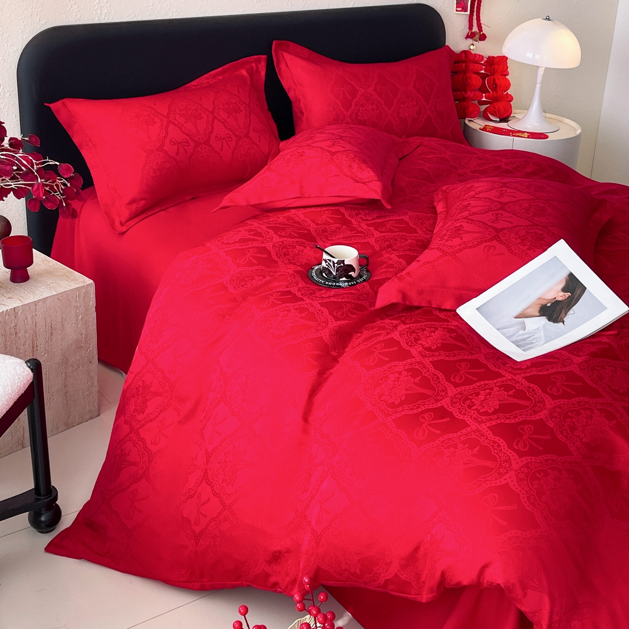 91家纺网 家纺一手货源 找家纺 大麦乐田 2026春夏新款贡缎提花大红四件套 艾利丝