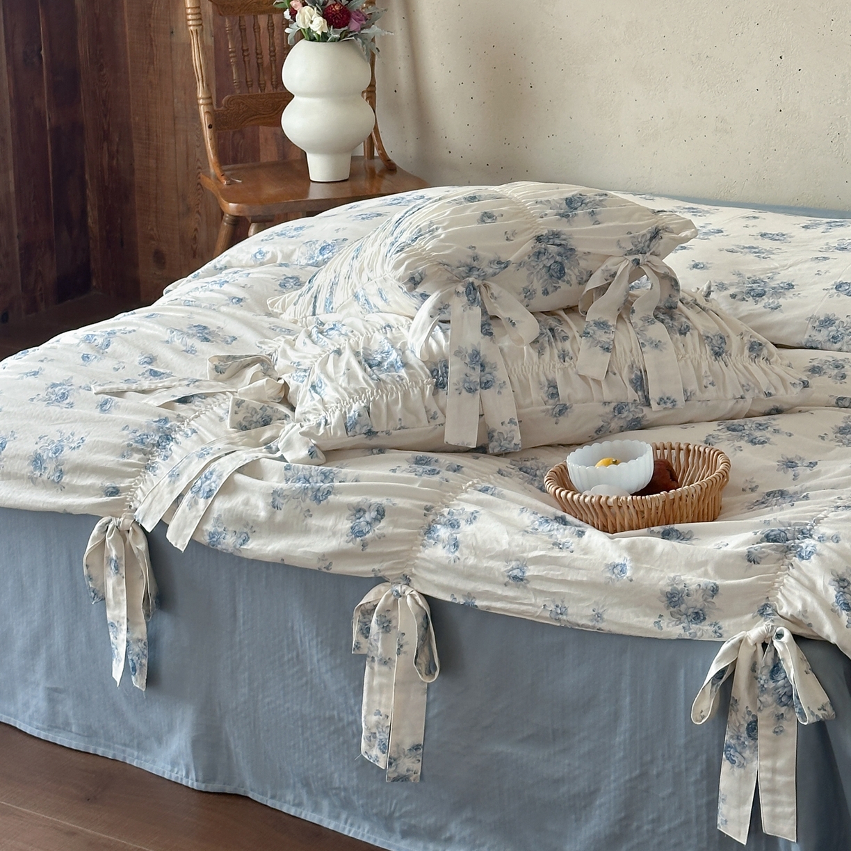 91家纺网 家纺一手货源 找家纺 觅糖家纺 2026春夏新款全棉纯棉法式轻奶油系列四件套 花韵蓝