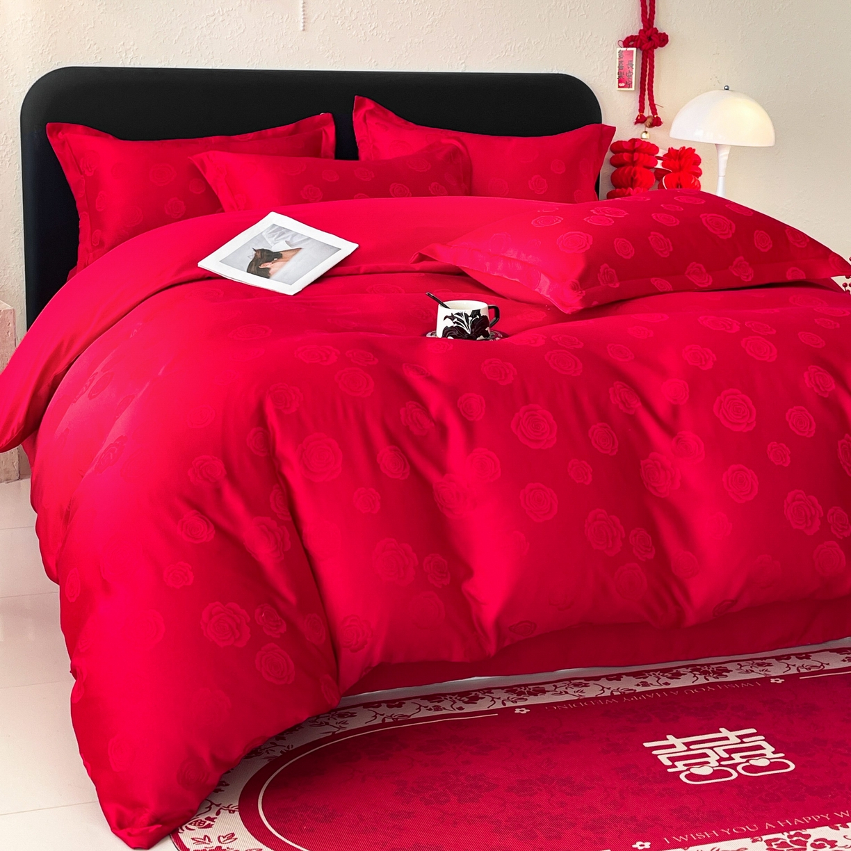 91家纺网 家纺一手货源 找家纺 大麦乐田 2026春夏新款贡缎提花大红四件套 玫瑰