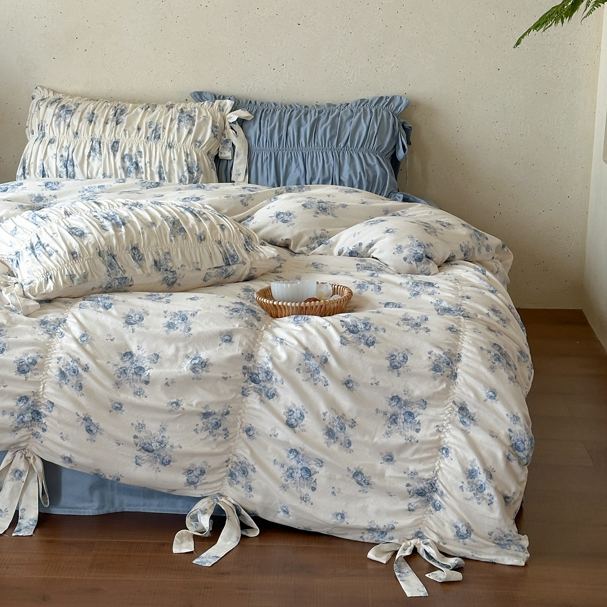 91家纺网 家纺一手货源 找家纺 觅糖家纺 2026春夏新款全棉纯棉法式轻奶油系列四件套 花韵蓝