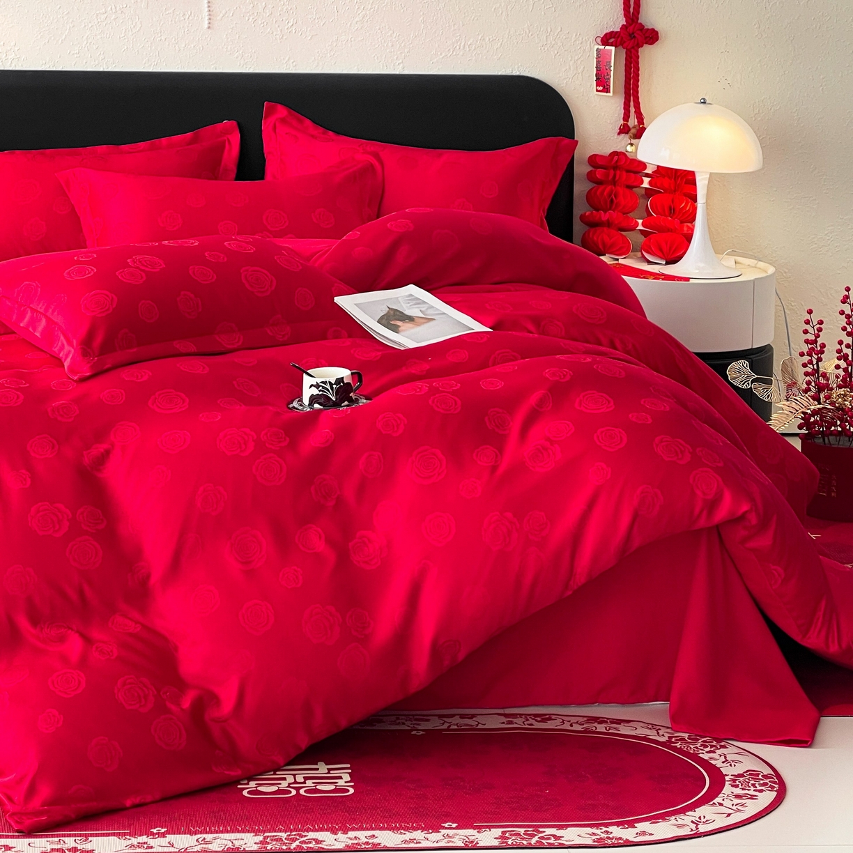 91家纺网 家纺一手货源 找家纺 大麦乐田 2026春夏新款贡缎提花大红四件套 玫瑰