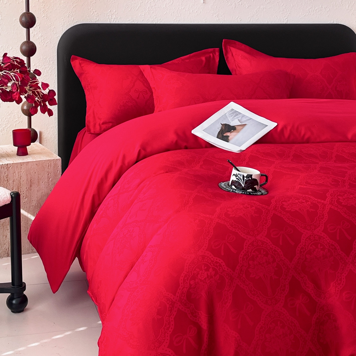 91家纺网 家纺一手货源 找家纺 大麦乐田 2026春夏新款贡缎提花大红四件套 艾利丝