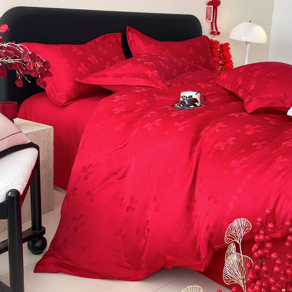 91家纺网 家纺一手货源 找家纺 大麦乐田 2026春夏新款贡缎提花大红四件套 领结