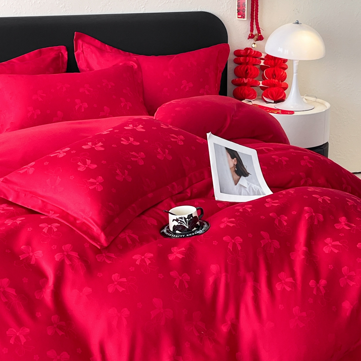 91家纺网 家纺一手货源 找家纺 大麦乐田 2026春夏新款贡缎提花大红四件套 领结