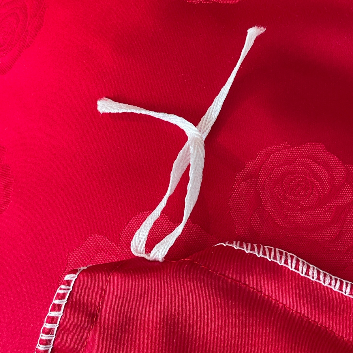 91家纺网 家纺一手货源 找家纺 大麦乐田 2026春夏新款贡缎提花大红四件套 玫瑰