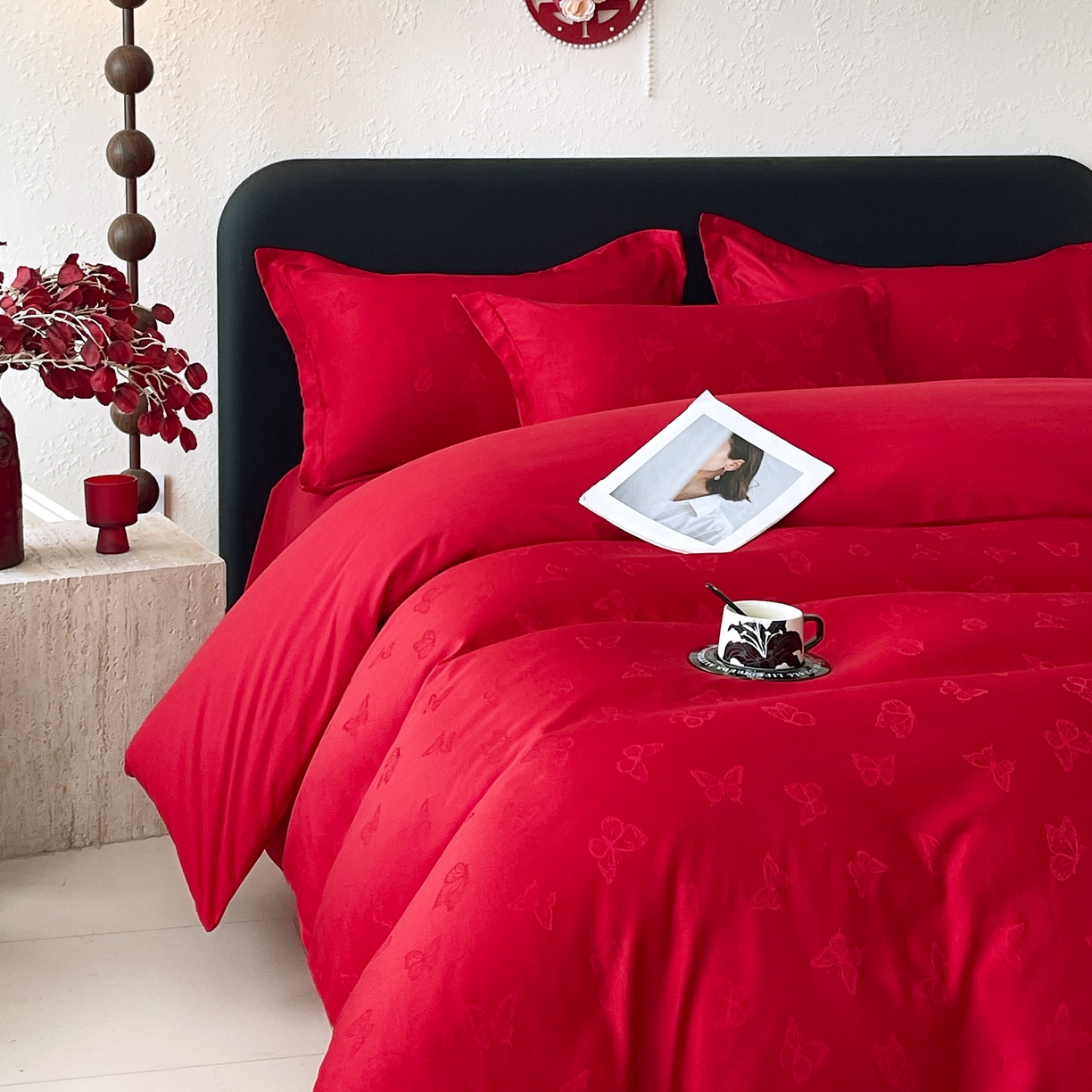 91家纺网 家纺一手货源 找家纺 大麦乐田 2026春夏新款贡缎提花大红四件套 蝴蝶   