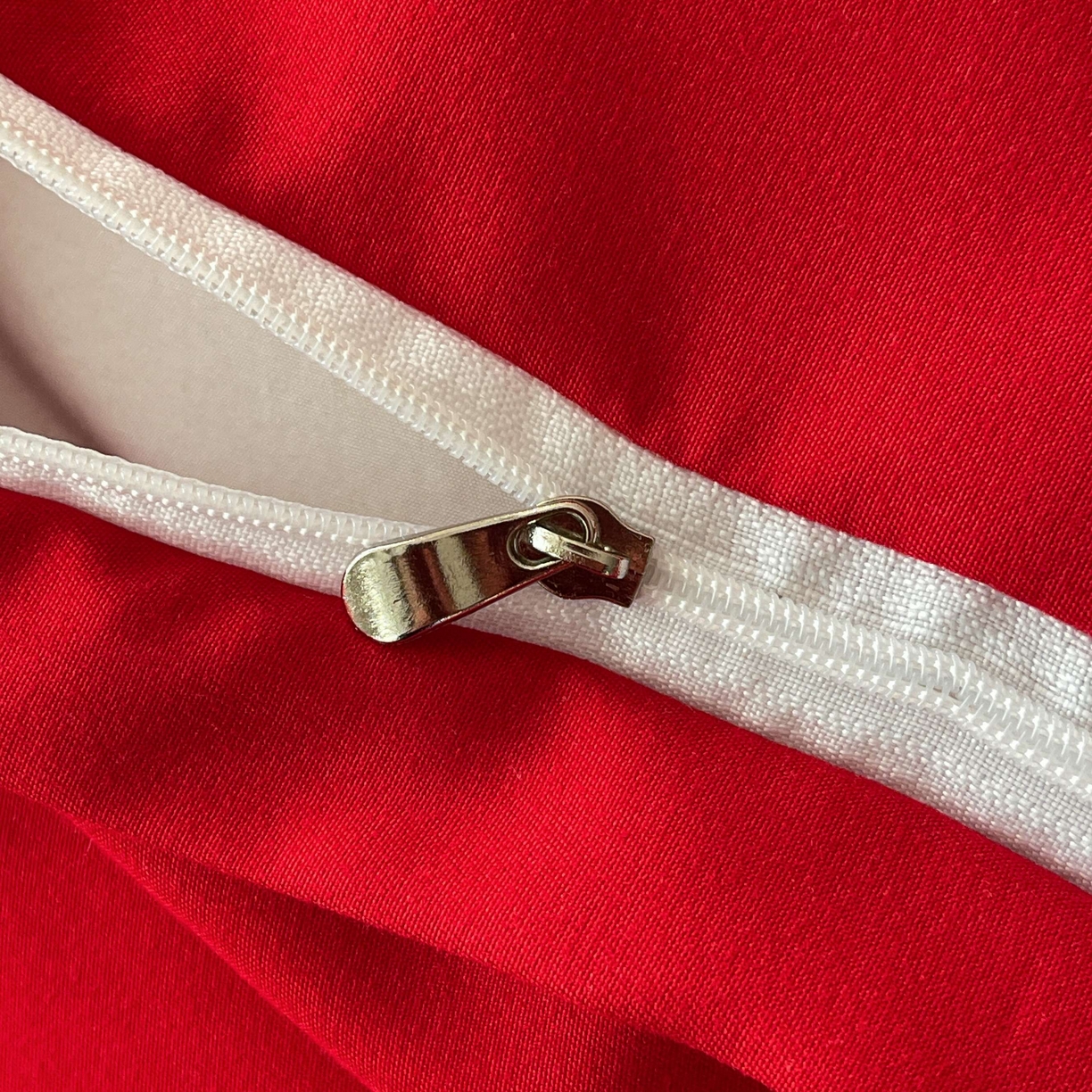 91家纺网 家纺一手货源 找家纺 大麦乐田 2026春夏新款贡缎提花大红四件套 爱草