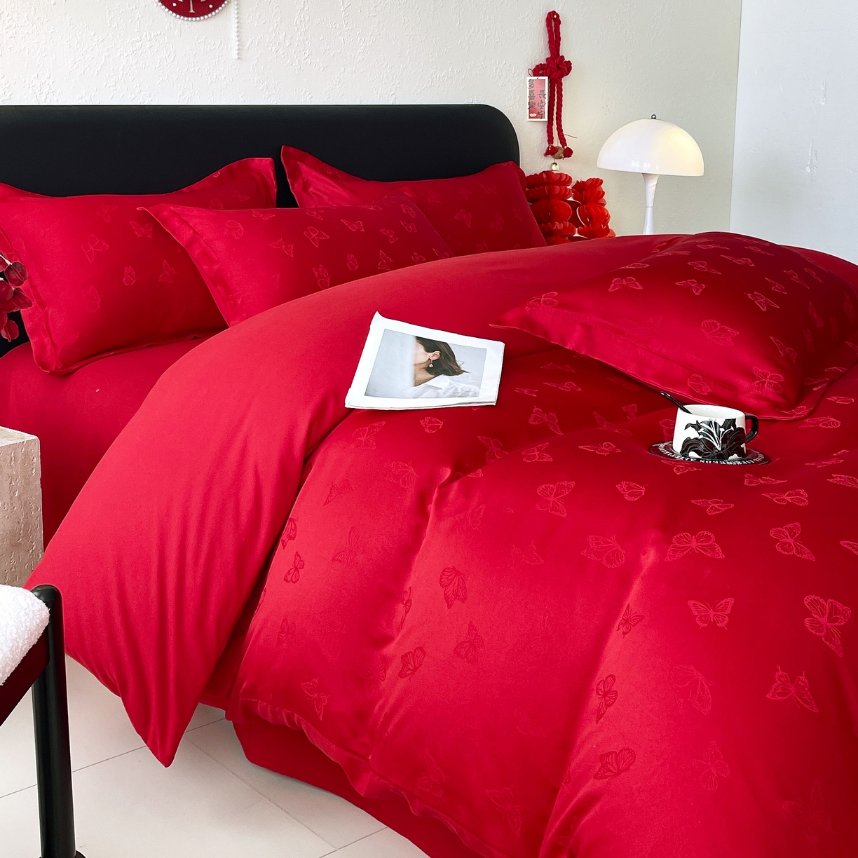 91家纺网 家纺一手货源 找家纺 大麦乐田 2026春夏新款贡缎提花大红四件套 蝴蝶   