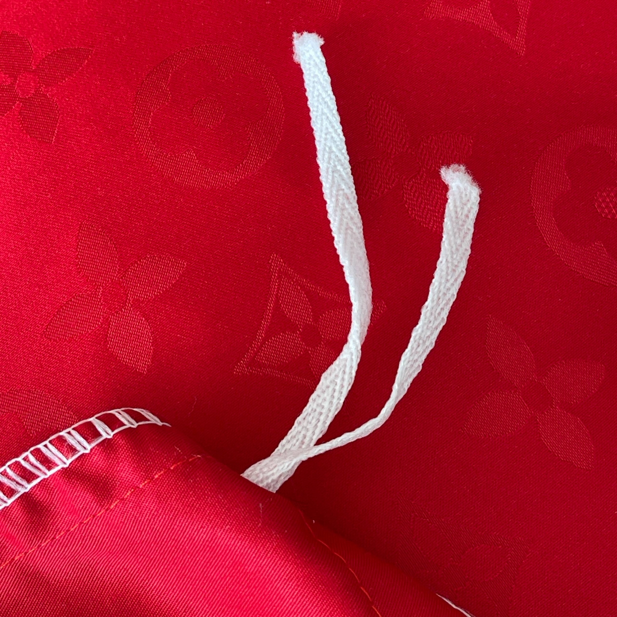 91家纺网 家纺一手货源 找家纺 大麦乐田 2026春夏新款贡缎提花大红四件套 路易