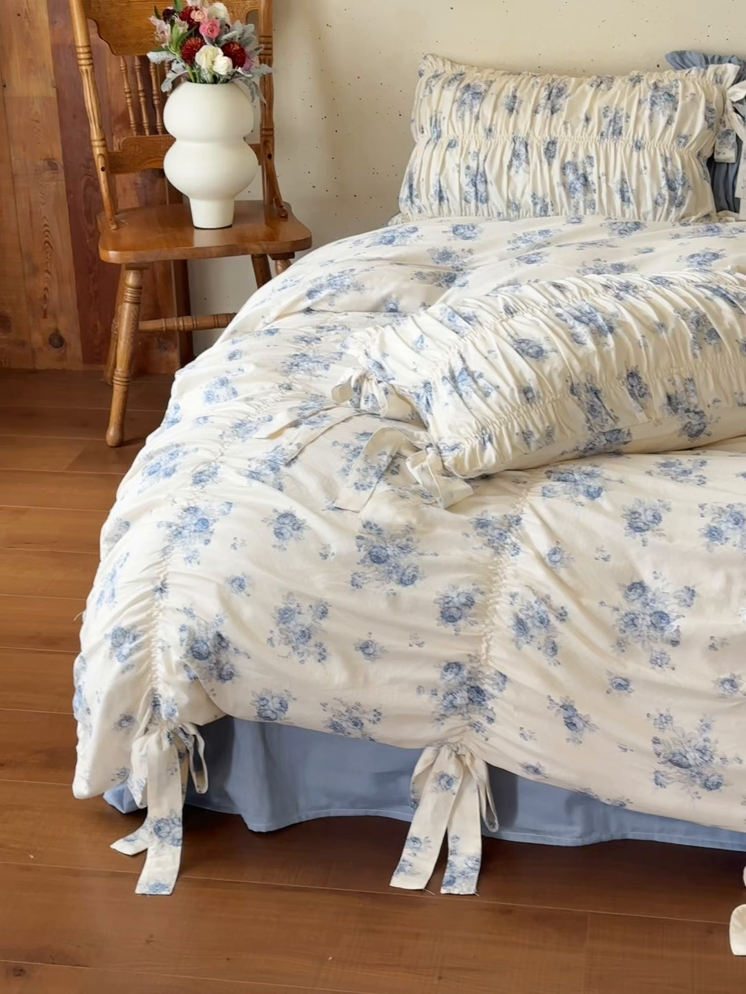 91家纺网 家纺一手货源 找家纺 觅糖家纺 2026春夏新款全棉纯棉法式轻奶油系列四件套 花韵蓝