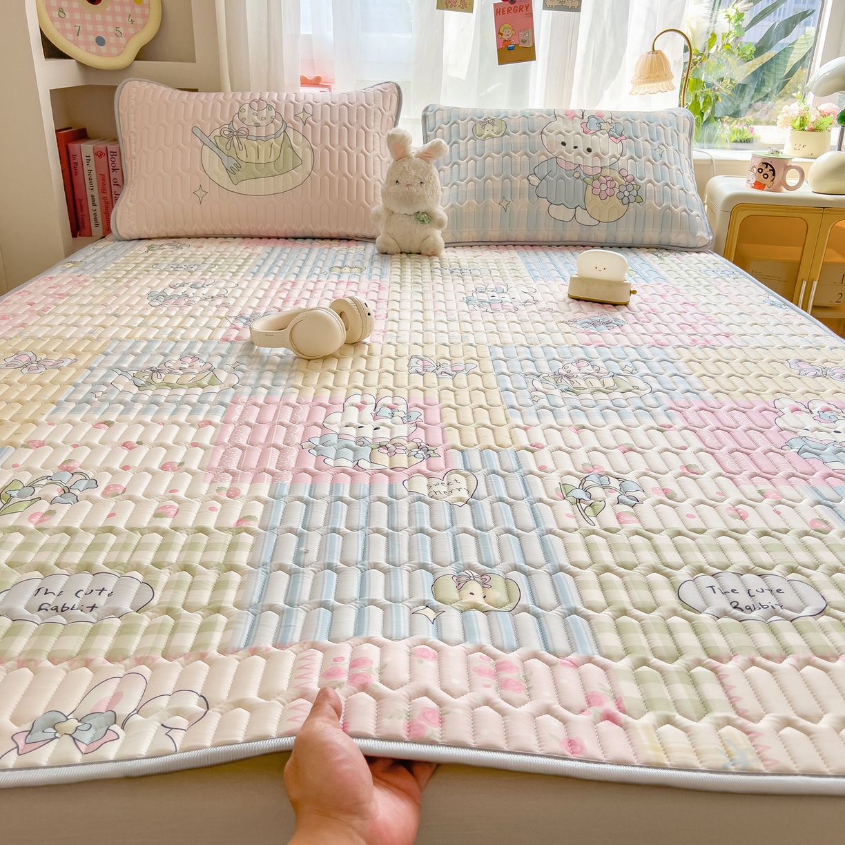 91家纺网 家纺一手货源 找家纺 摩妮卡 2026新款数码大版小清新乳胶凉席床席款三件套-场景二 童话小片段