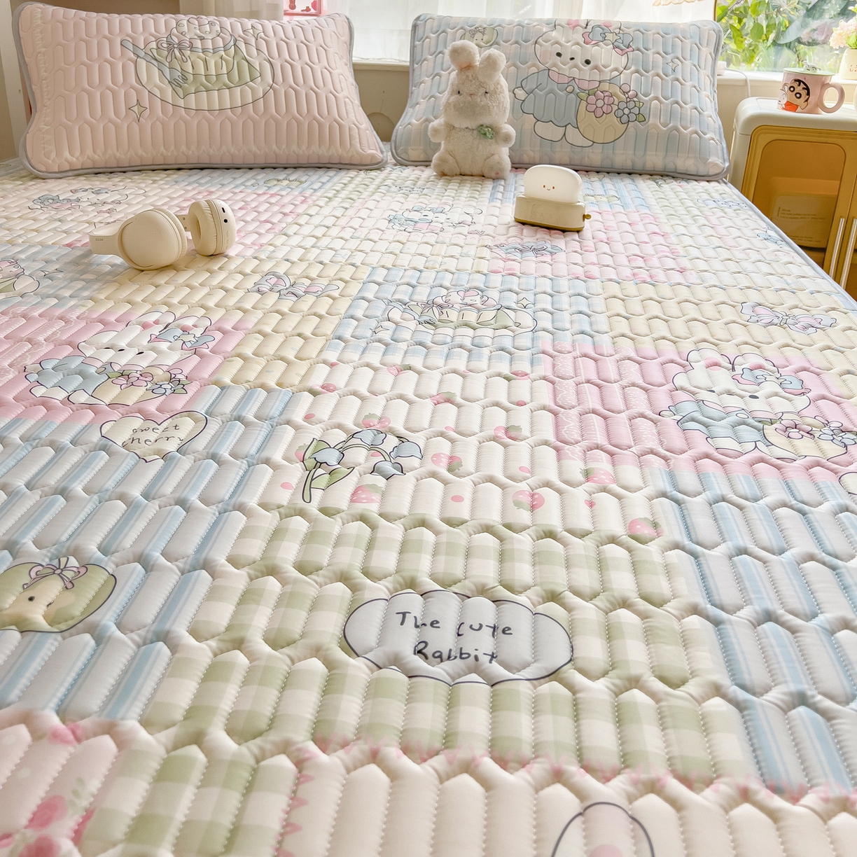 91家纺网 家纺一手货源 找家纺 摩妮卡 2026新款数码大版小清新乳胶凉席床席款三件套-场景二 童话小片段