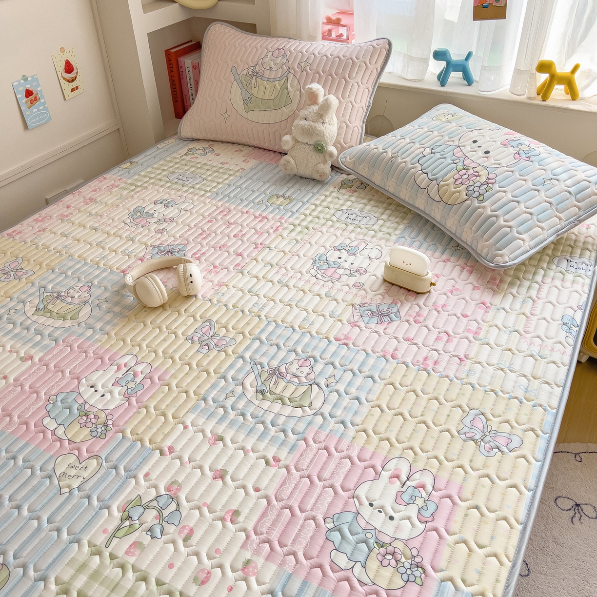 91家纺网 家纺一手货源 找家纺 摩妮卡 2026新款数码大版小清新乳胶凉席床席款三件套-场景二 童话小片段