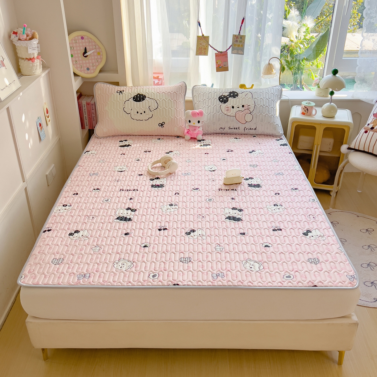 91家纺网 家纺一手货源 找家纺 摩妮卡 2026新款数码大版小清新乳胶凉席床席款三件套-场景二 温暖日常-粉