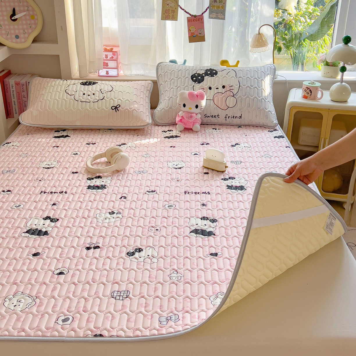 91家纺网 家纺一手货源 找家纺 摩妮卡 2026新款数码大版小清新乳胶凉席床席款三件套-场景二 温暖日常-粉