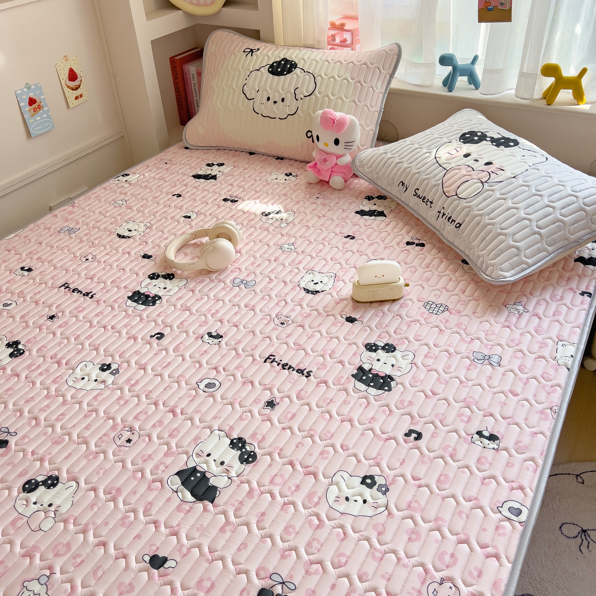 91家纺网 家纺一手货源 找家纺 摩妮卡 2026新款数码大版小清新乳胶凉席床席款三件套-场景二 温暖日常-粉