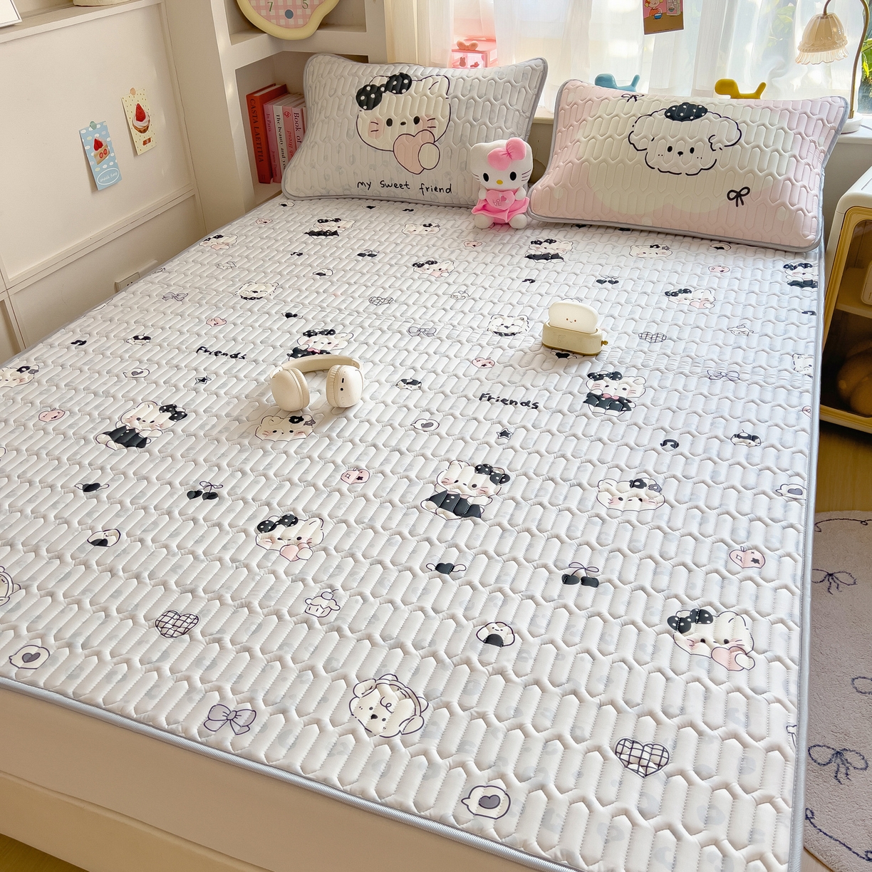 91家纺网 家纺一手货源 找家纺 摩妮卡 2026新款数码大版小清新乳胶凉席床席款三件套-场景二 温暖日常-蓝