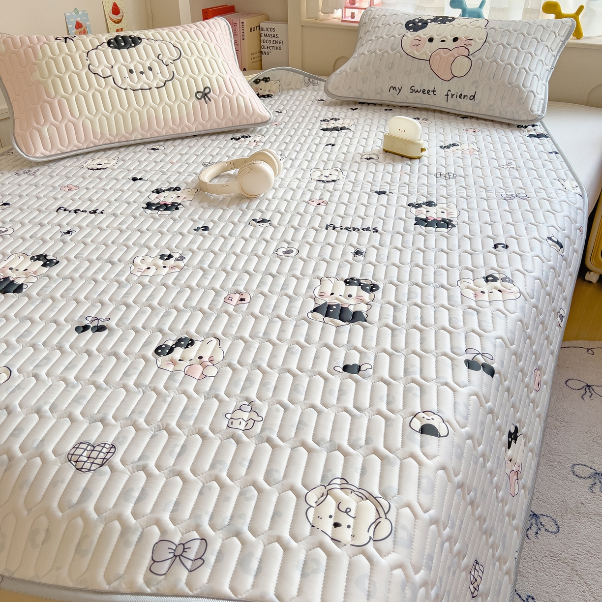 91家纺网 家纺一手货源 找家纺 摩妮卡 2026新款数码大版小清新乳胶凉席床席款三件套-场景二 温暖日常-蓝