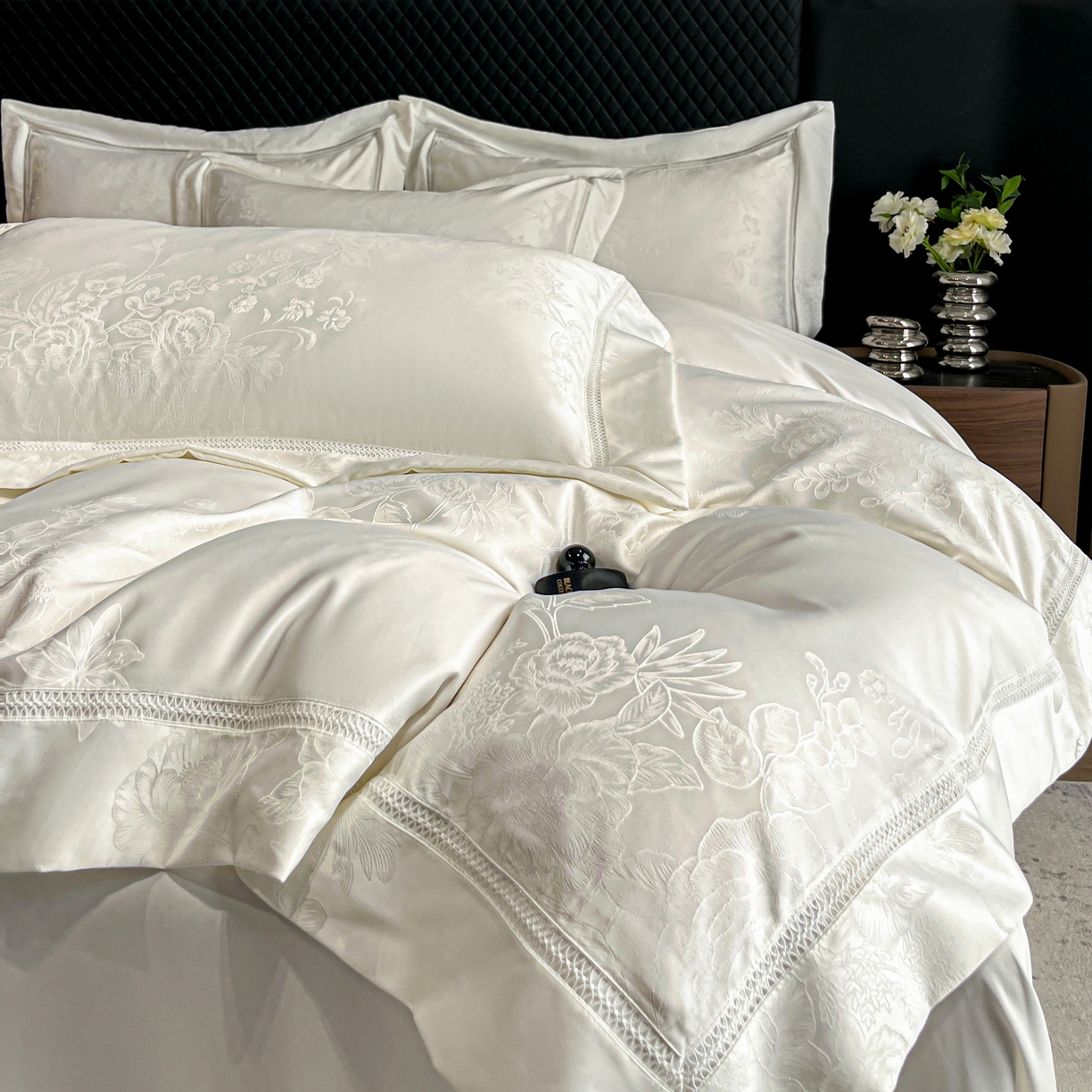 91家纺网 家纺一手货源 找家纺 金牛座家纺 2026新款高精密大花位提花镂空花边床盖四件套-奥黛丽系列 奥黛丽-奶白