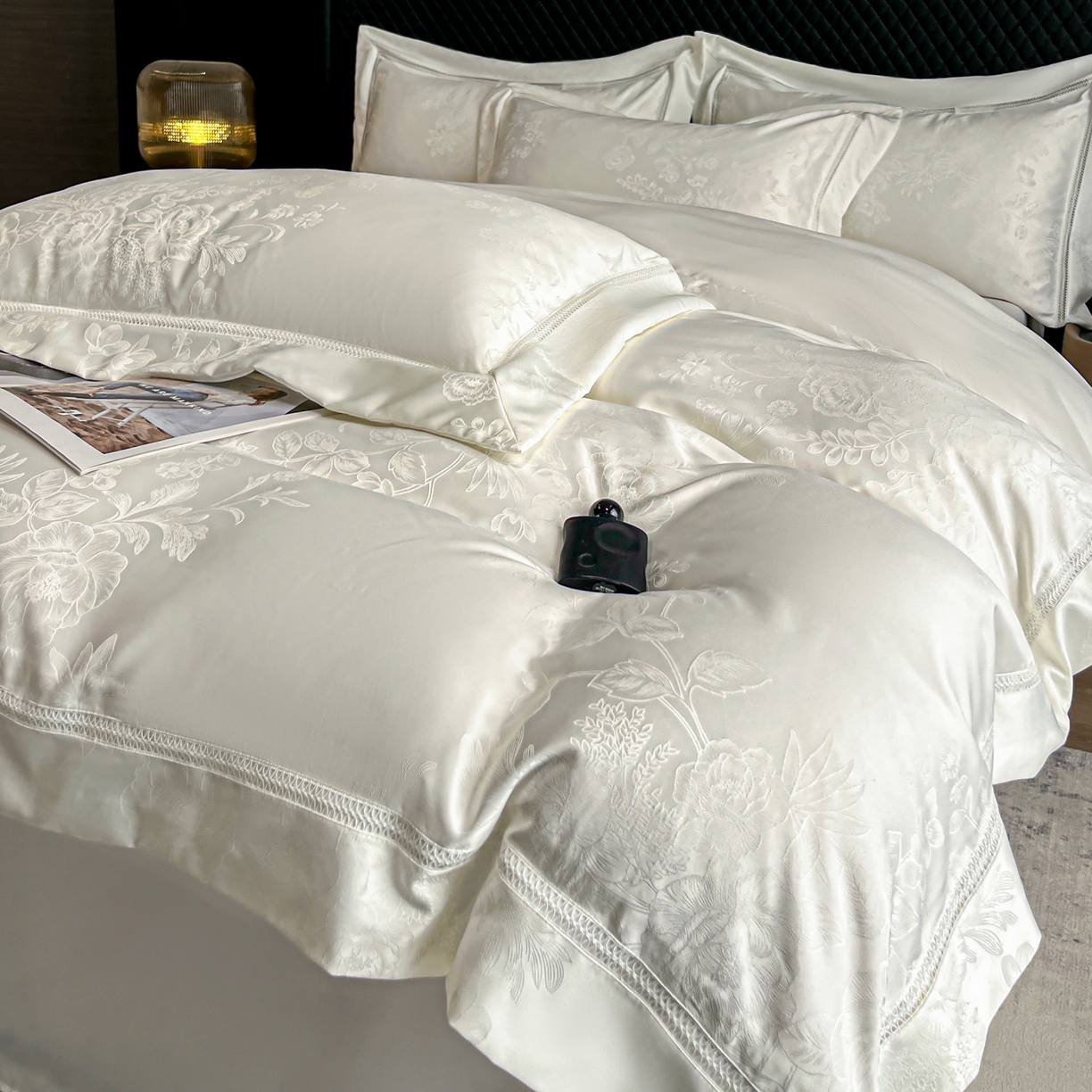 91家纺网 家纺一手货源 找家纺 金牛座家纺 2026新款高精密大花位提花镂空花边床盖四件套-奥黛丽系列 奥黛丽-奶白