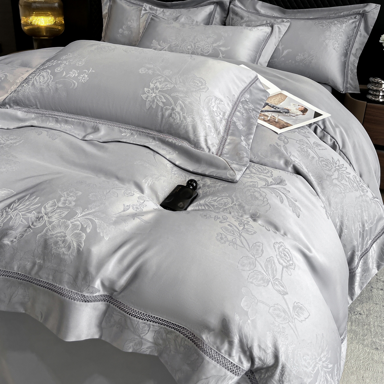 91家纺网 家纺一手货源 找家纺 （总）金牛座家纺 2026新款高精密大花位提花镂空花边床盖四件套-奥黛丽系列