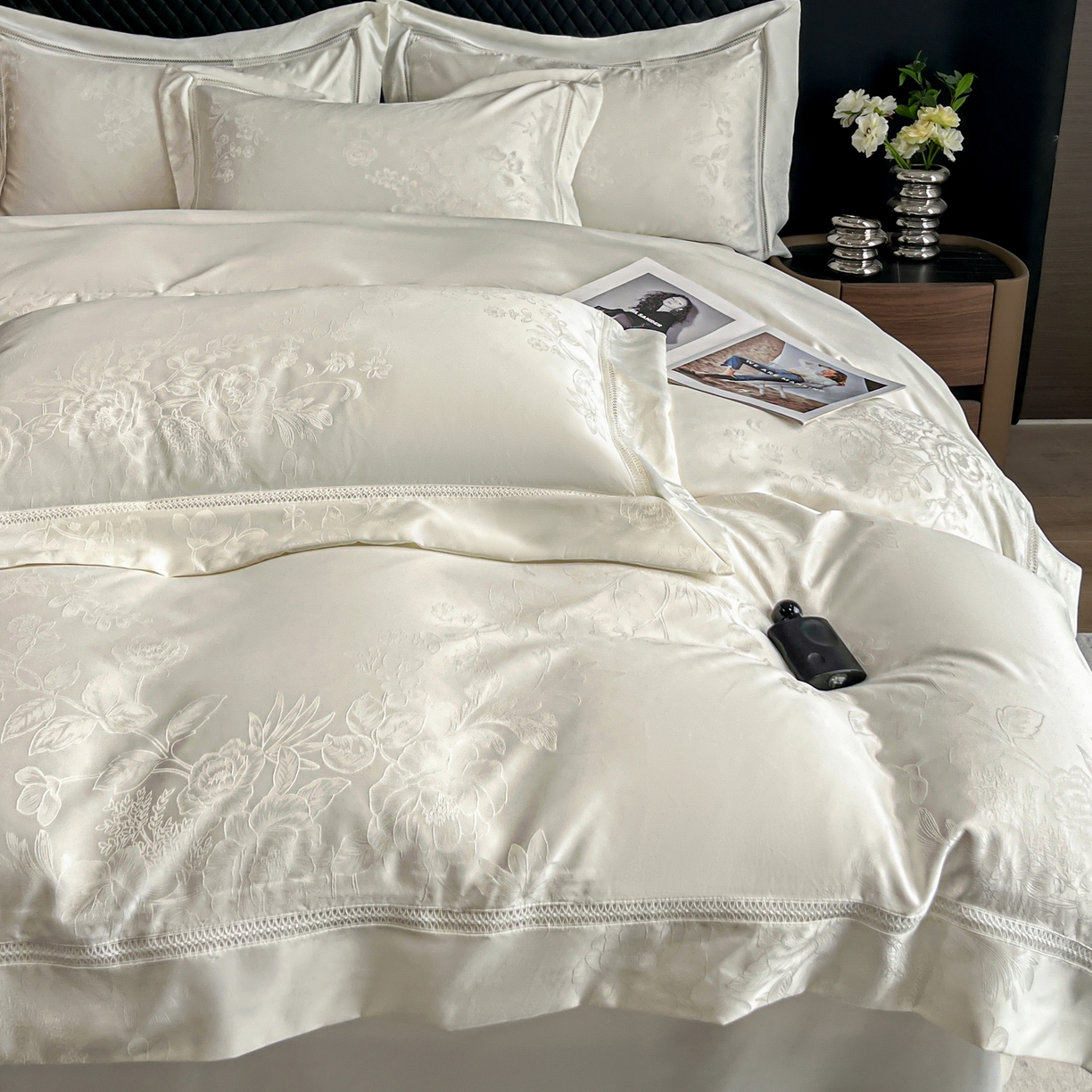 91家纺网 家纺一手货源 找家纺 金牛座家纺 2026新款高精密大花位提花镂空花边床盖四件套-奥黛丽系列 奥黛丽-奶白