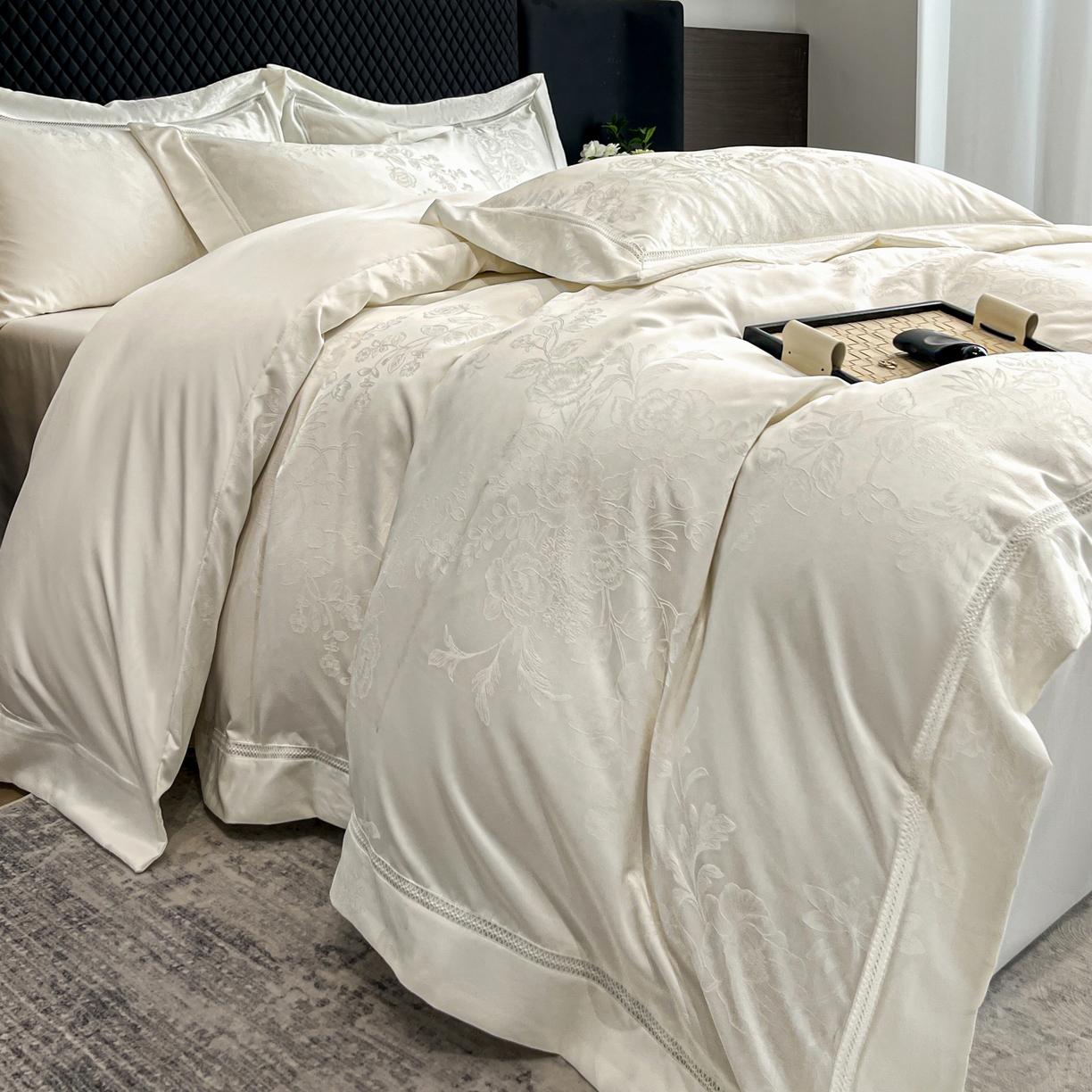 91家纺网 家纺一手货源 找家纺 金牛座家纺 2026新款高精密大花位提花镂空花边床盖四件套-奥黛丽系列 奥黛丽-奶白