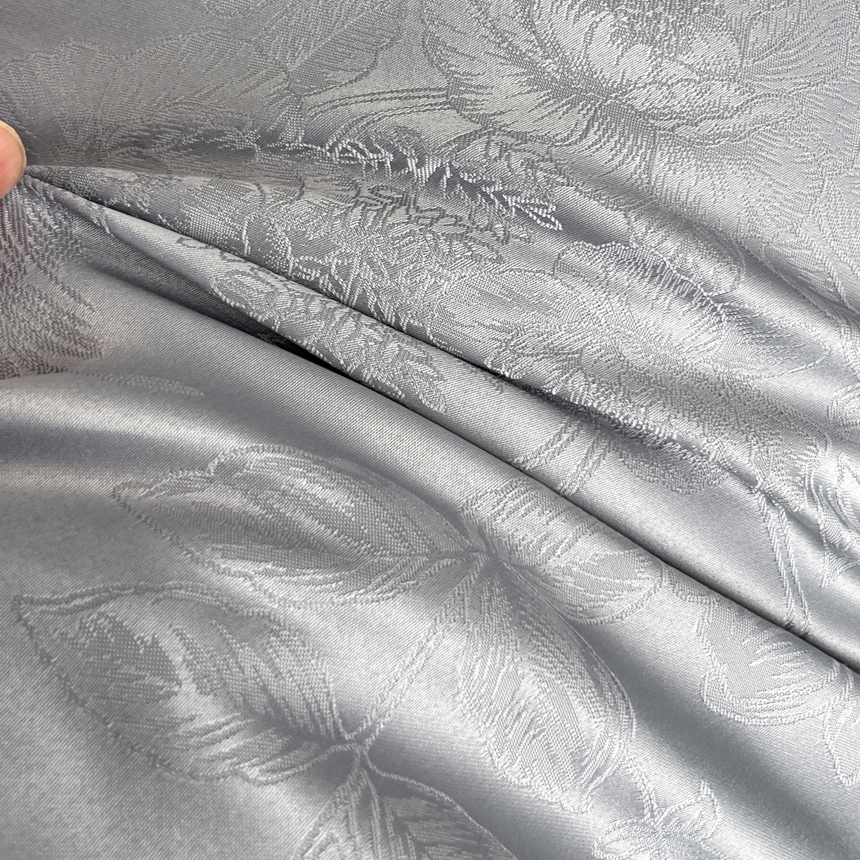 91家纺网 家纺一手货源 找家纺 金牛座家纺 2026新款高精密大花位提花镂空花边床盖四件套-奥黛丽系列 奥黛丽-灰