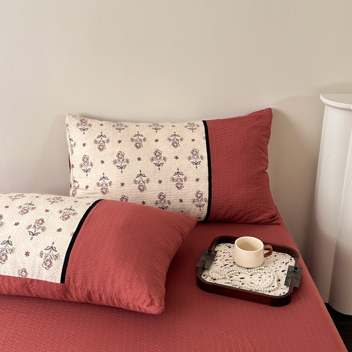 91家纺网 家纺一手货源 找家纺 铠畅家纺 2026春夏新品高克重拼接泡芙纱泡泡皱皱纱四件套 旧梦蔷薇