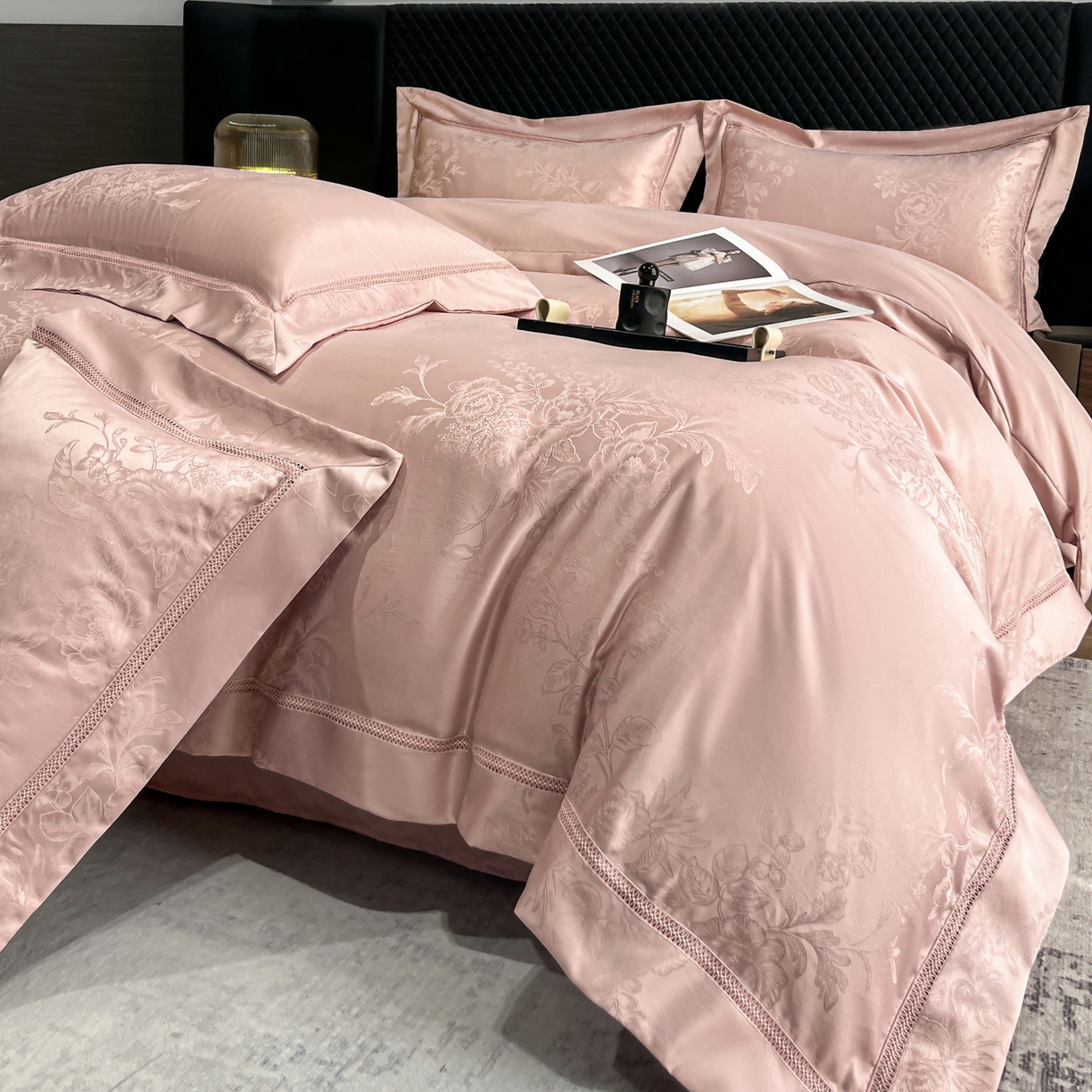 91家纺网 家纺一手货源 找家纺 金牛座家纺 2026新款高精密大花位提花镂空花边床盖四件套-奥黛丽系列 奥黛丽-浅豆沙