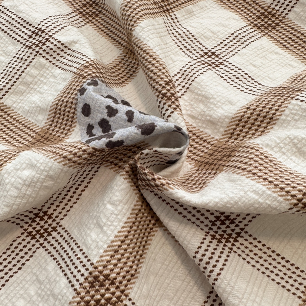 91家纺网 家纺一手货源 找家纺 铠畅家纺 2026春夏新品高克重拼接泡芙纱泡泡皱皱纱四件套 豹心日记