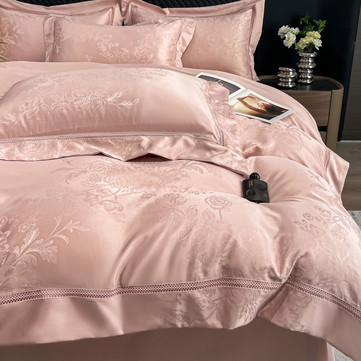 91家纺网 家纺一手货源 找家纺 金牛座家纺 2026新款高精密大花位提花镂空花边床盖四件套-奥黛丽系列 奥黛丽-浅豆沙