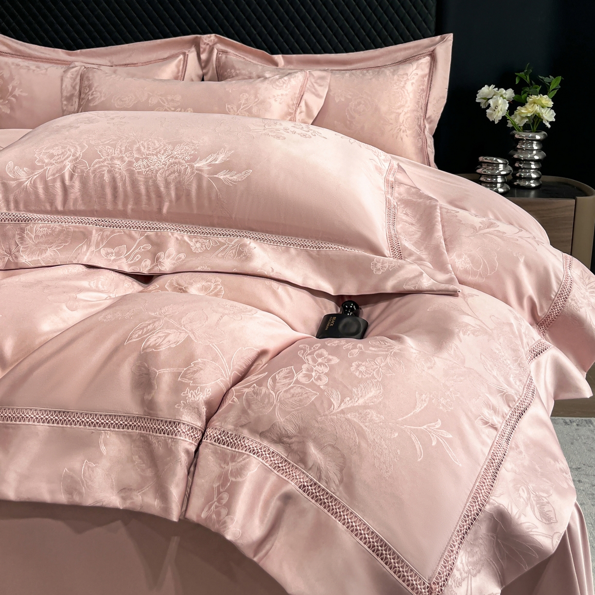 91家纺网 家纺一手货源 找家纺 金牛座家纺 2026新款高精密大花位提花镂空花边床盖四件套-奥黛丽系列 奥黛丽-浅豆沙