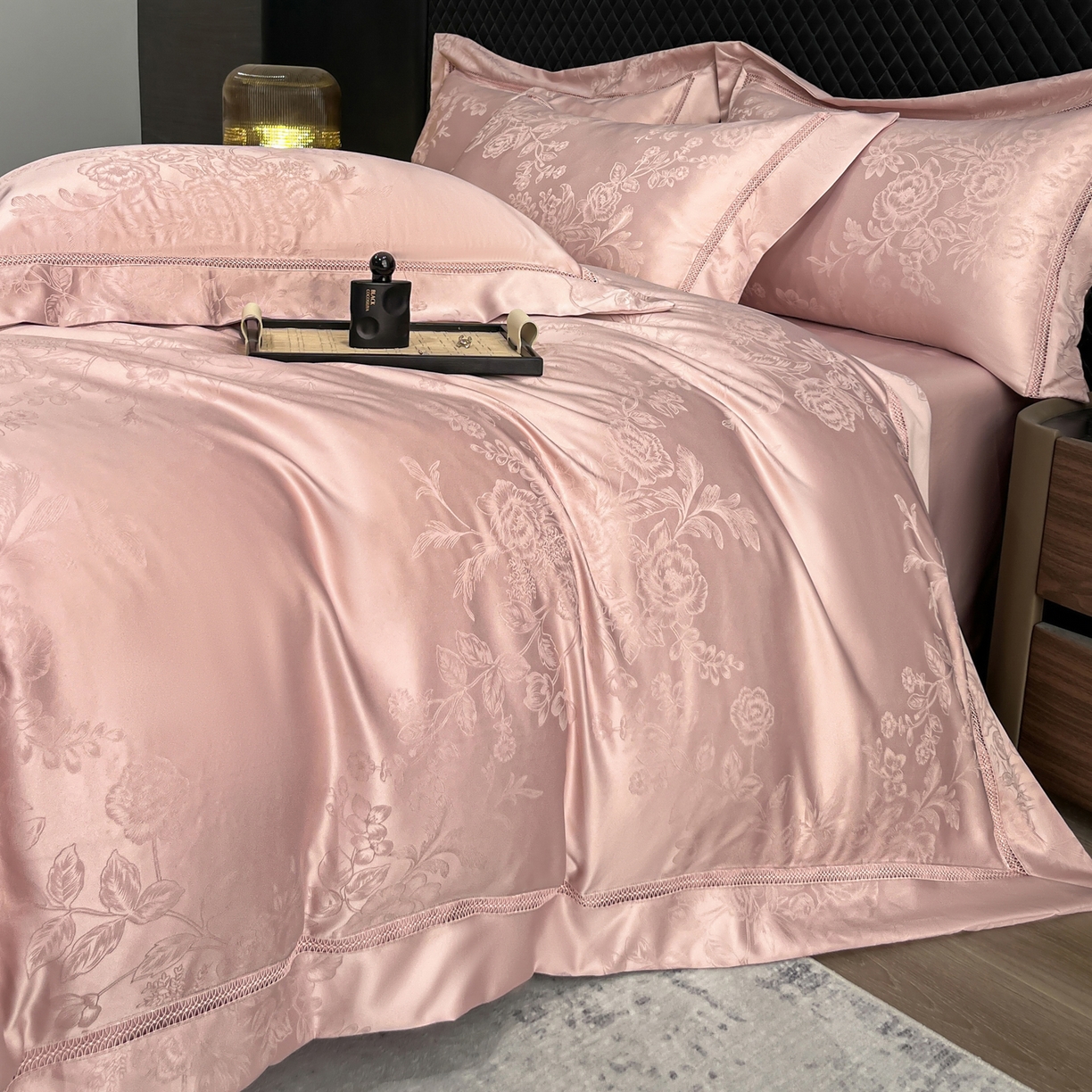 91家纺网 家纺一手货源 找家纺 金牛座家纺 2026新款高精密大花位提花镂空花边床盖四件套-奥黛丽系列 奥黛丽-浅豆沙