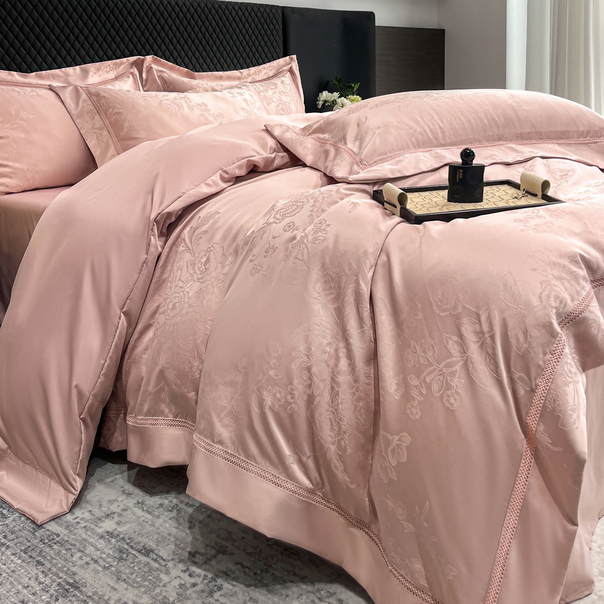 91家纺网 家纺一手货源 找家纺 金牛座家纺 2026新款高精密大花位提花镂空花边床盖四件套-奥黛丽系列 奥黛丽-浅豆沙