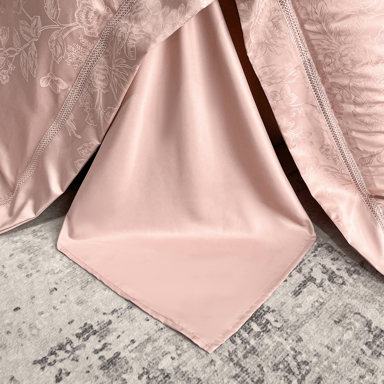 91家纺网 家纺一手货源 找家纺 金牛座家纺 2026新款高精密大花位提花镂空花边床盖四件套-奥黛丽系列 奥黛丽-浅豆沙