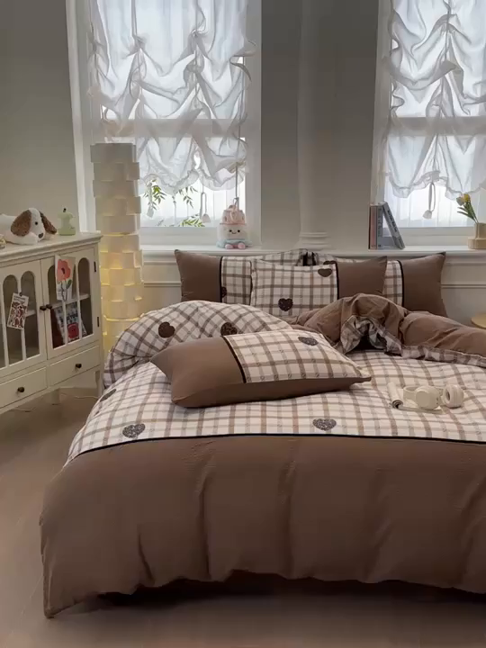 91家纺网 家纺一手货源 找家纺 铠畅家纺 2026春夏新品高克重拼接泡芙纱泡泡皱皱纱四件套 豹心日记